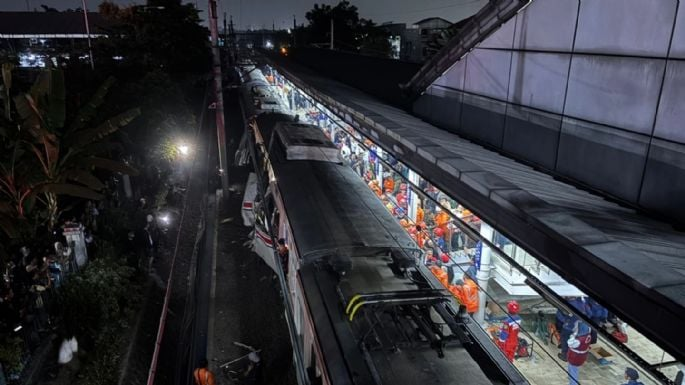 Dos trenes chocan cerca de la capital de Indonesia; hay al menos tres mu3rtos