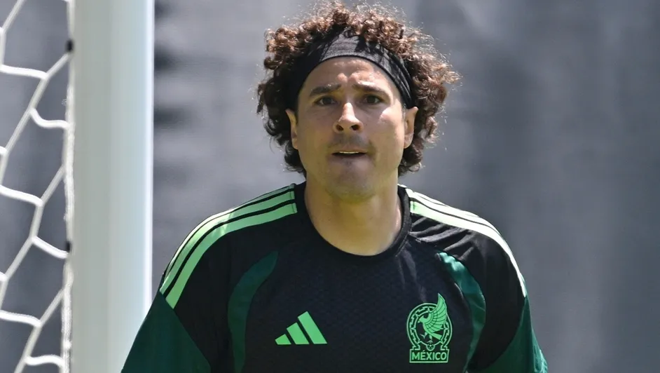 Guillermo Ochoa termina con el misterio y revela cuándo se retirará