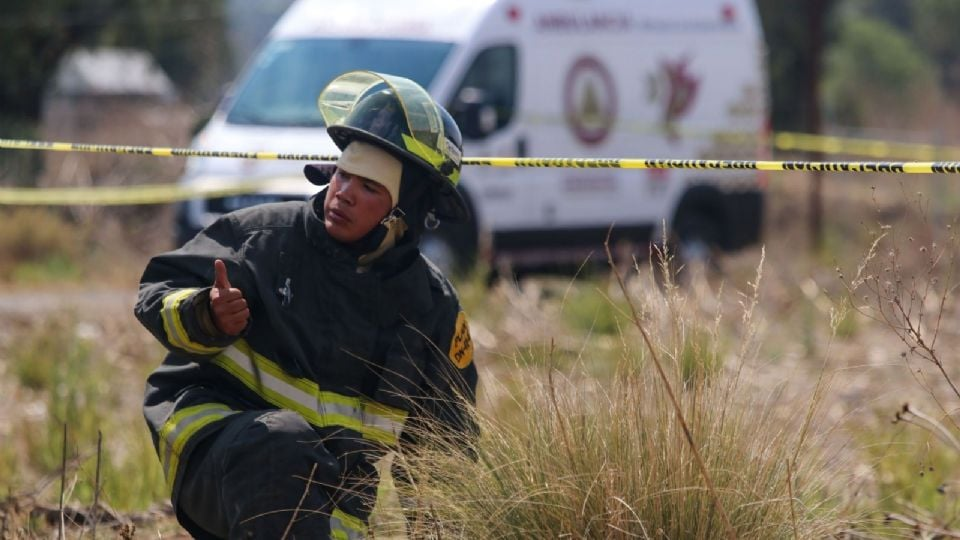 Colapsa túnel de «huachicol» en el Edomex y cuatro personas quedan atrapadas; continúa rescate