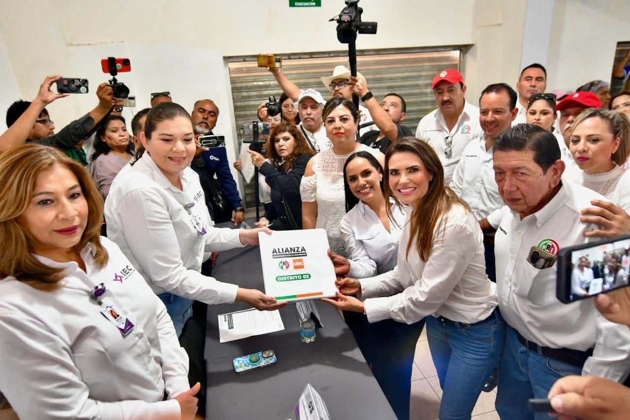 Se registra Claudia Garza; es candidata a diputación