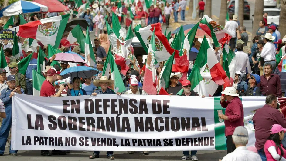 Busca Morena con marcha desafuero de Maru Campos