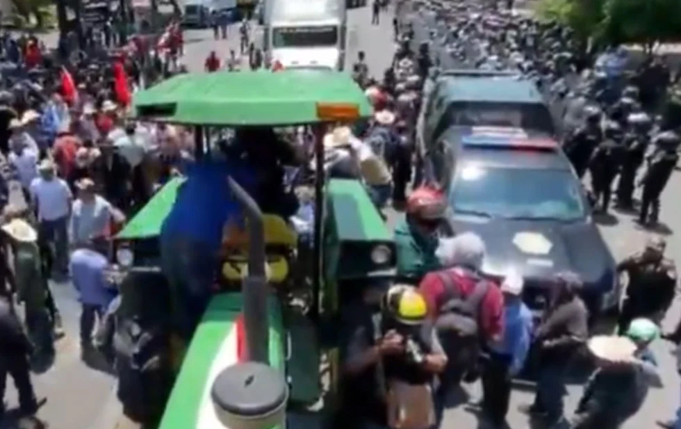Sofocan policías de CDMX marcha de campesinos