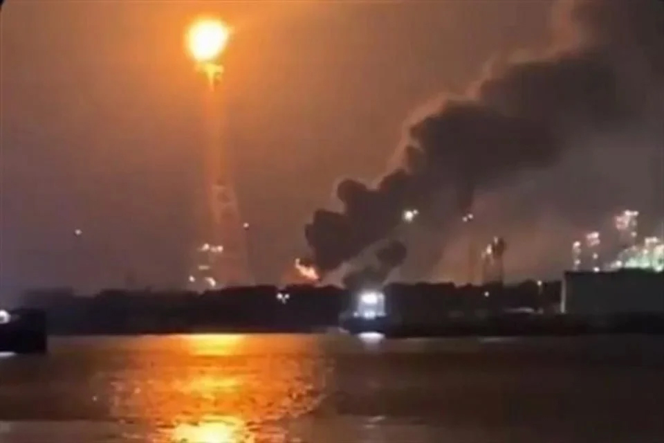 Se registra incendio en refinería de Dos Bocas