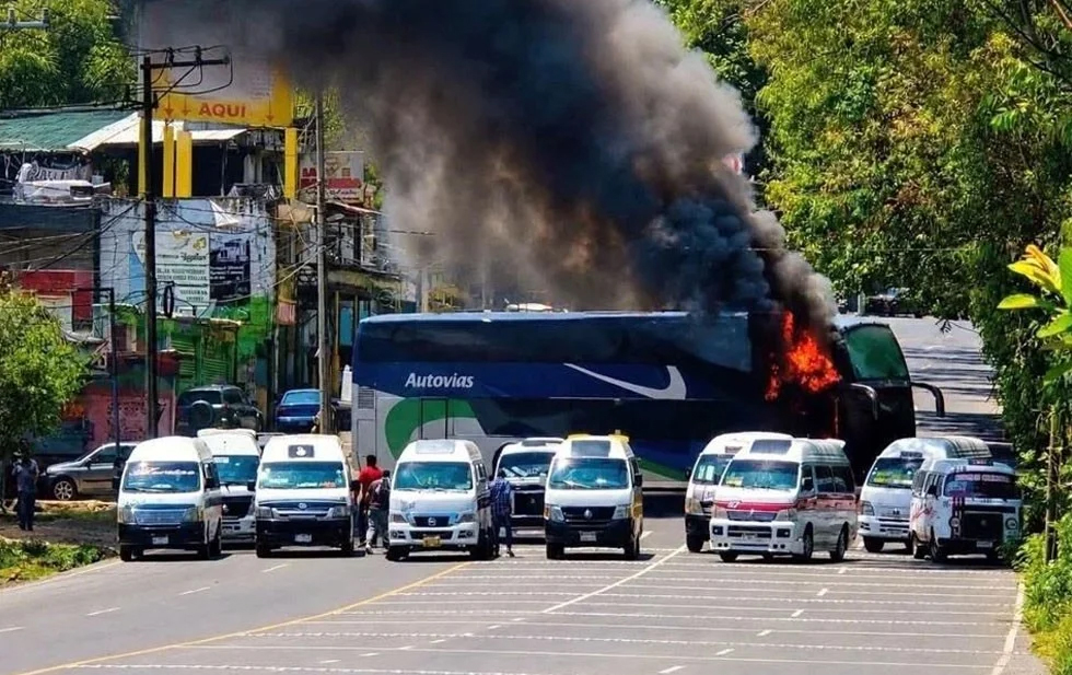 Desatan ‘narcobloqueos’ en Michoacán; caen 5 del CJNG