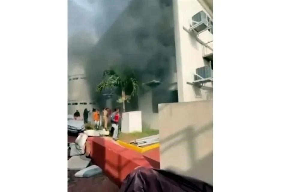 Reportan incendio en escuela de Semar en Veracruz