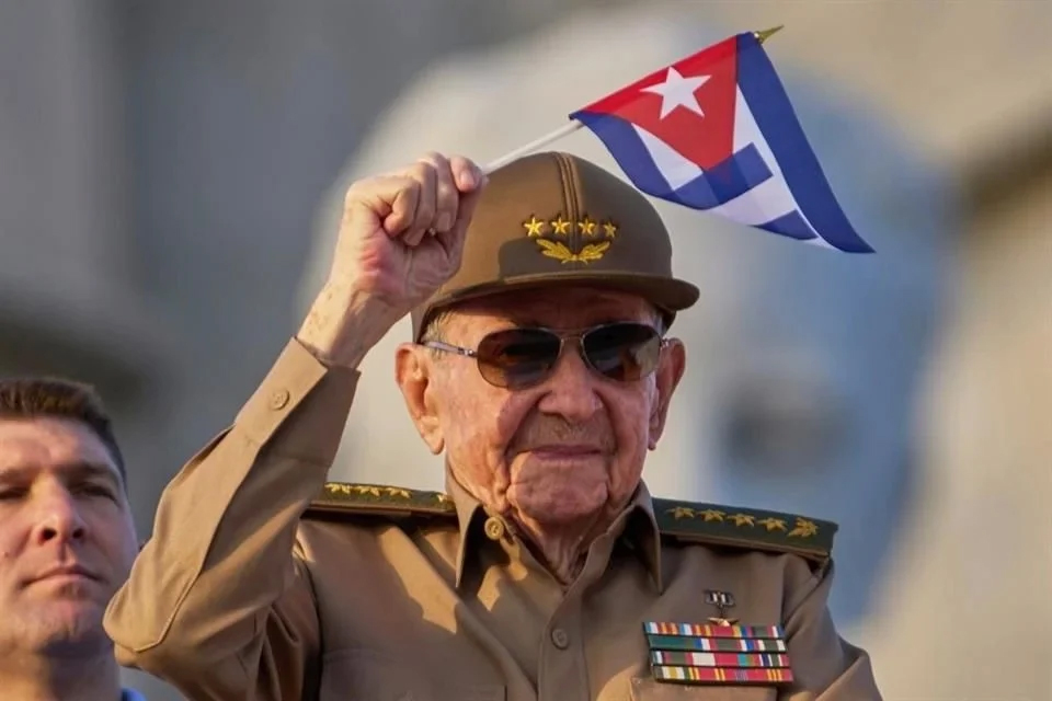 Presentan cargos contra Raúl Castro