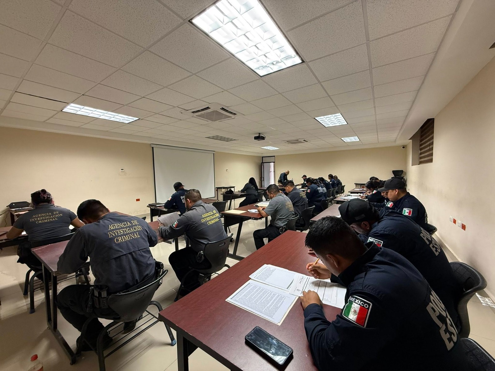 Capacitan a policías en procesos legales