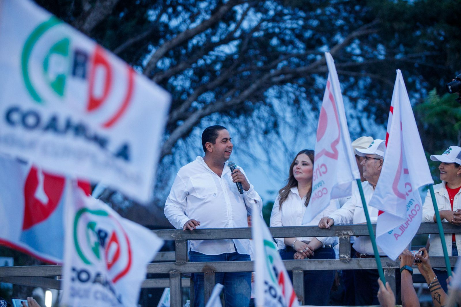 Muestran más de 10 mil apoyo a Chema Morales