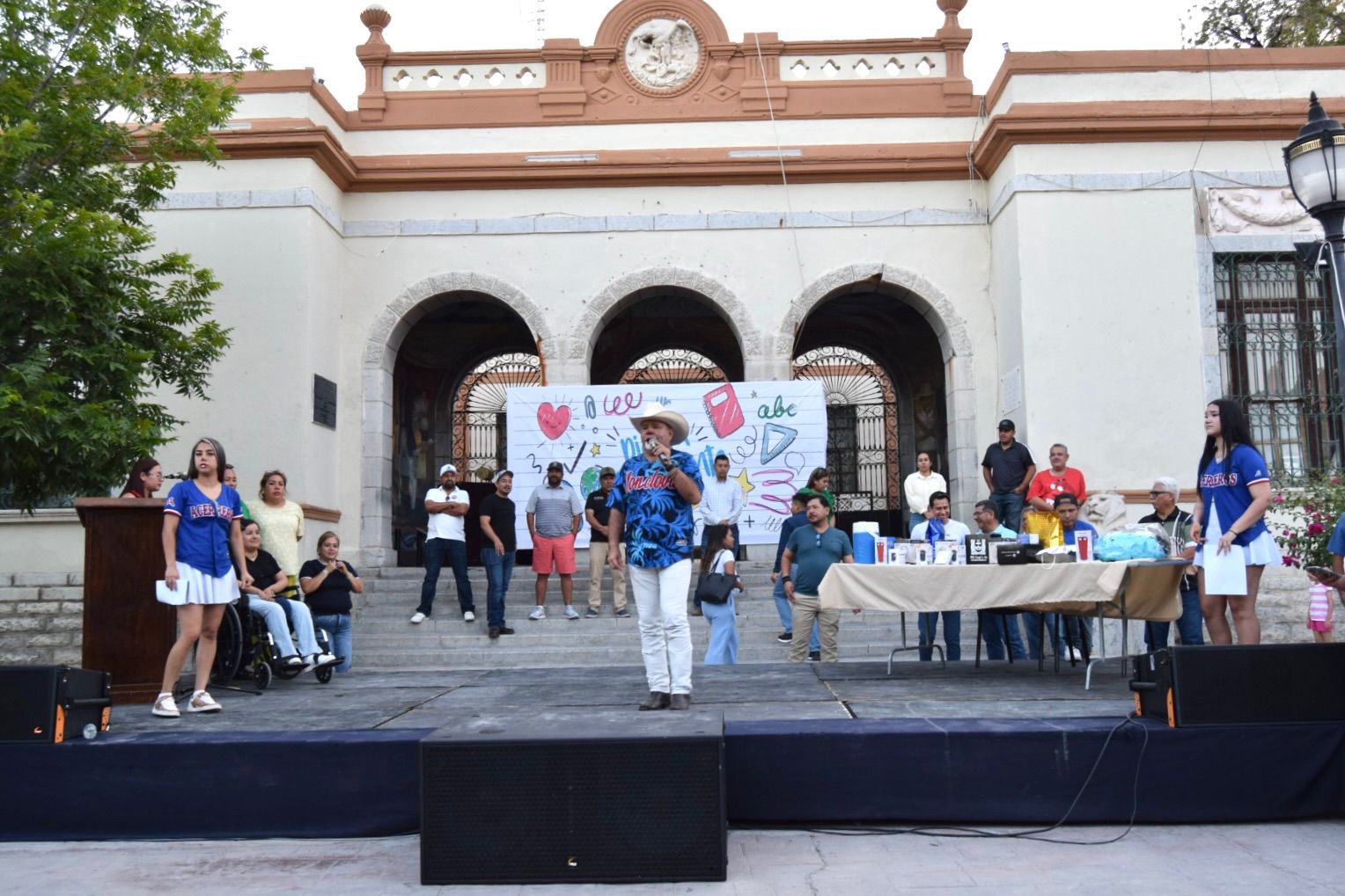 Desborda alegría el segundo Desfile Chusco en Ciénegas