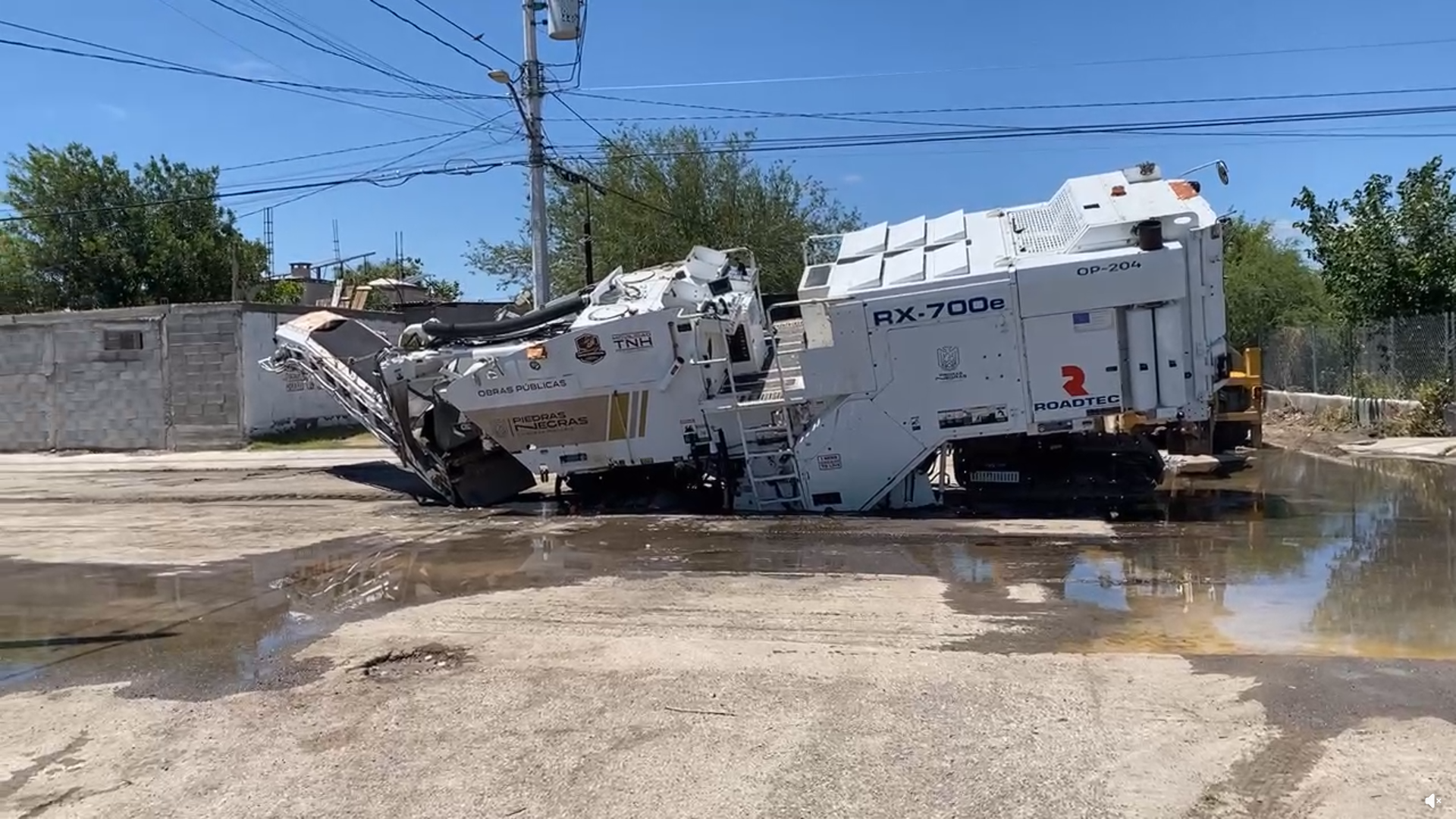 Colapsa pavimentadora en calles de Piedras Negras