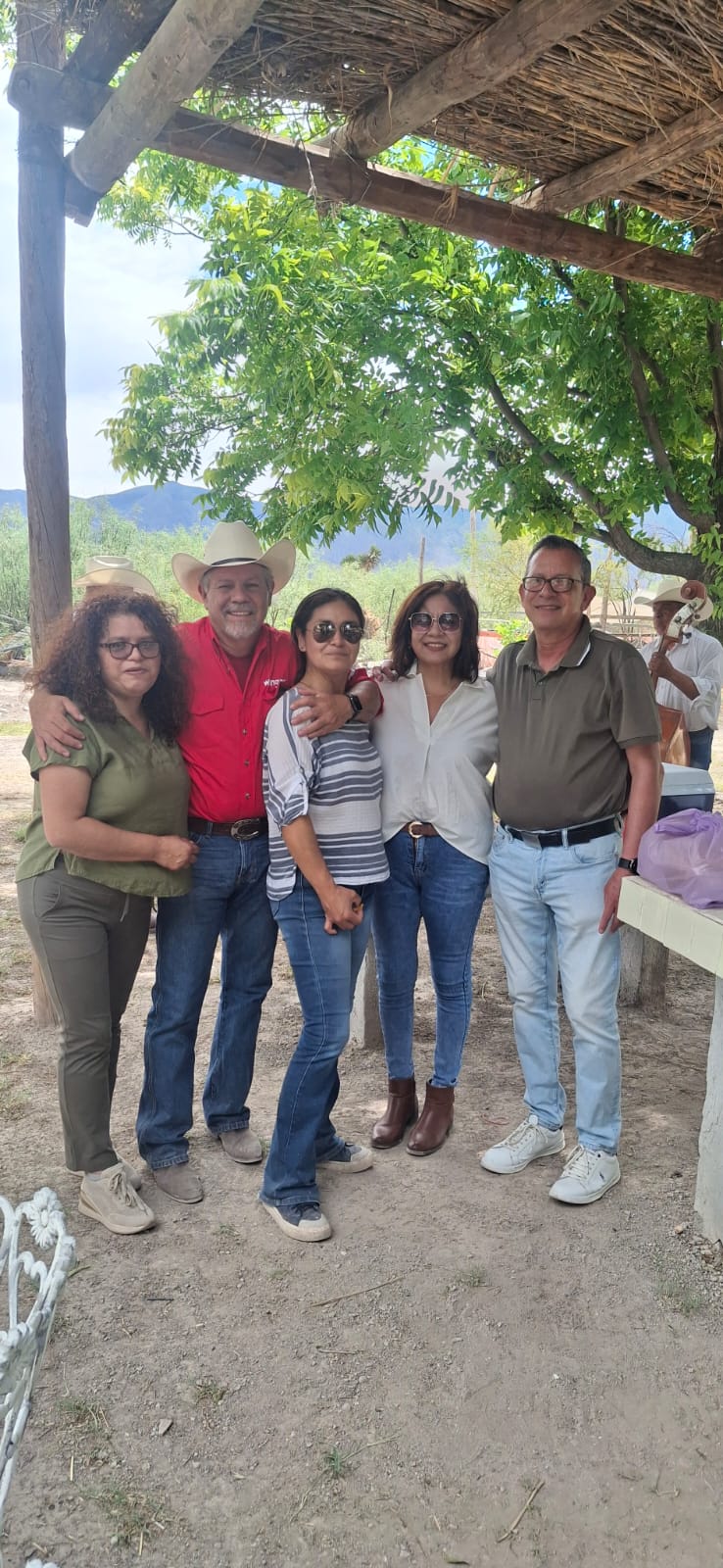 Celebrando cumpleaños en Parras