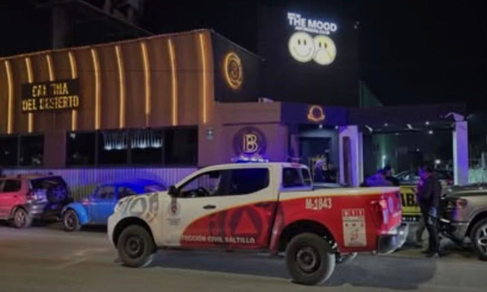 Derrumbe en área VIP de bar deja 8 heridos