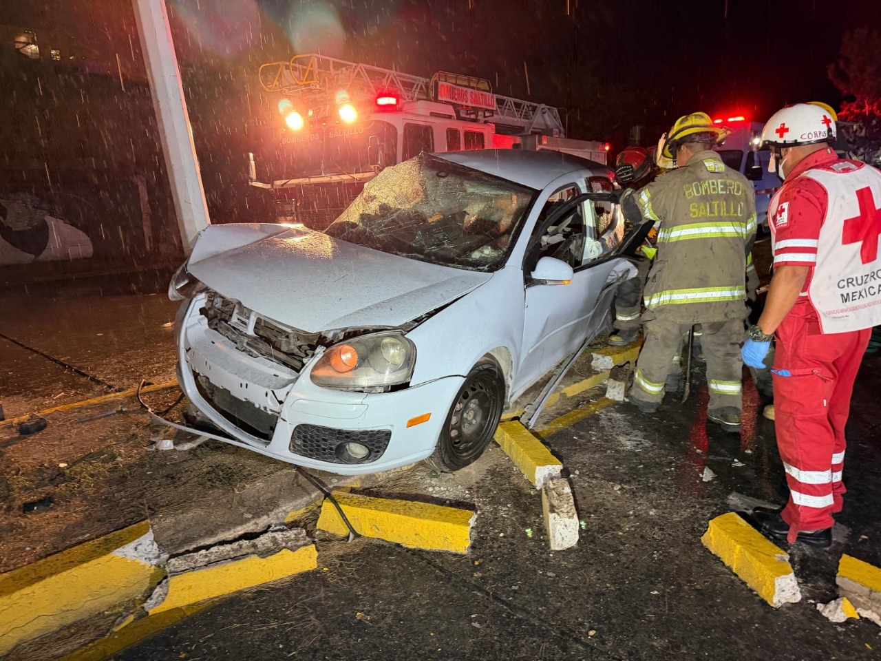 Muere tras brutal choque con grúa