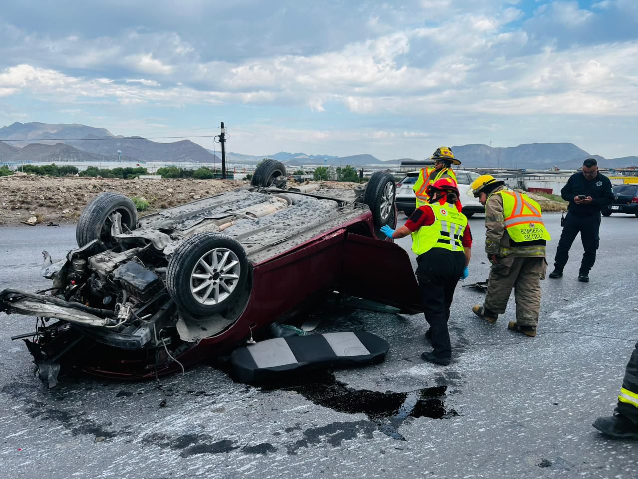 Muere conductor tras una brutal volcadura en la Saltillo-Monterrey