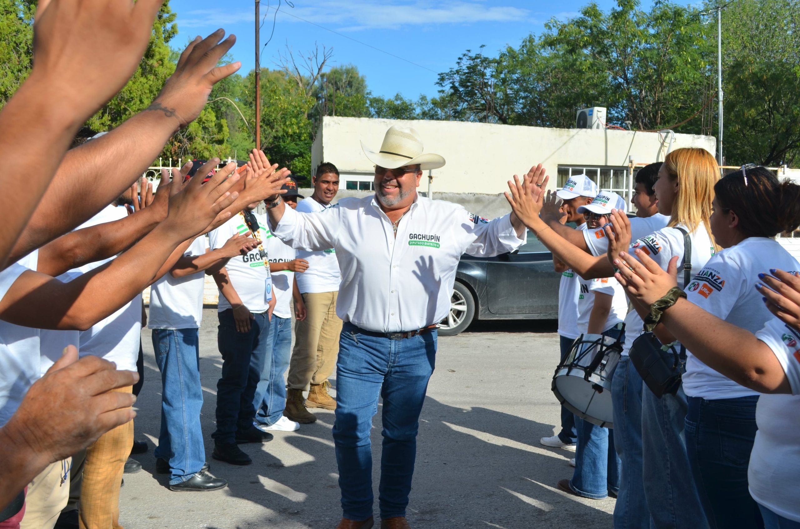 “EL GACHUPÍN” Y PEPE CERDA SIN AFLOJAR EL PASO EN DISTRITO 06