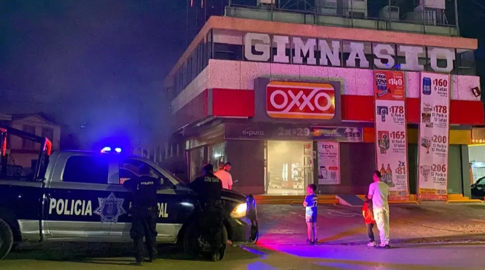 Cortocircuito provoca incendio en tienda