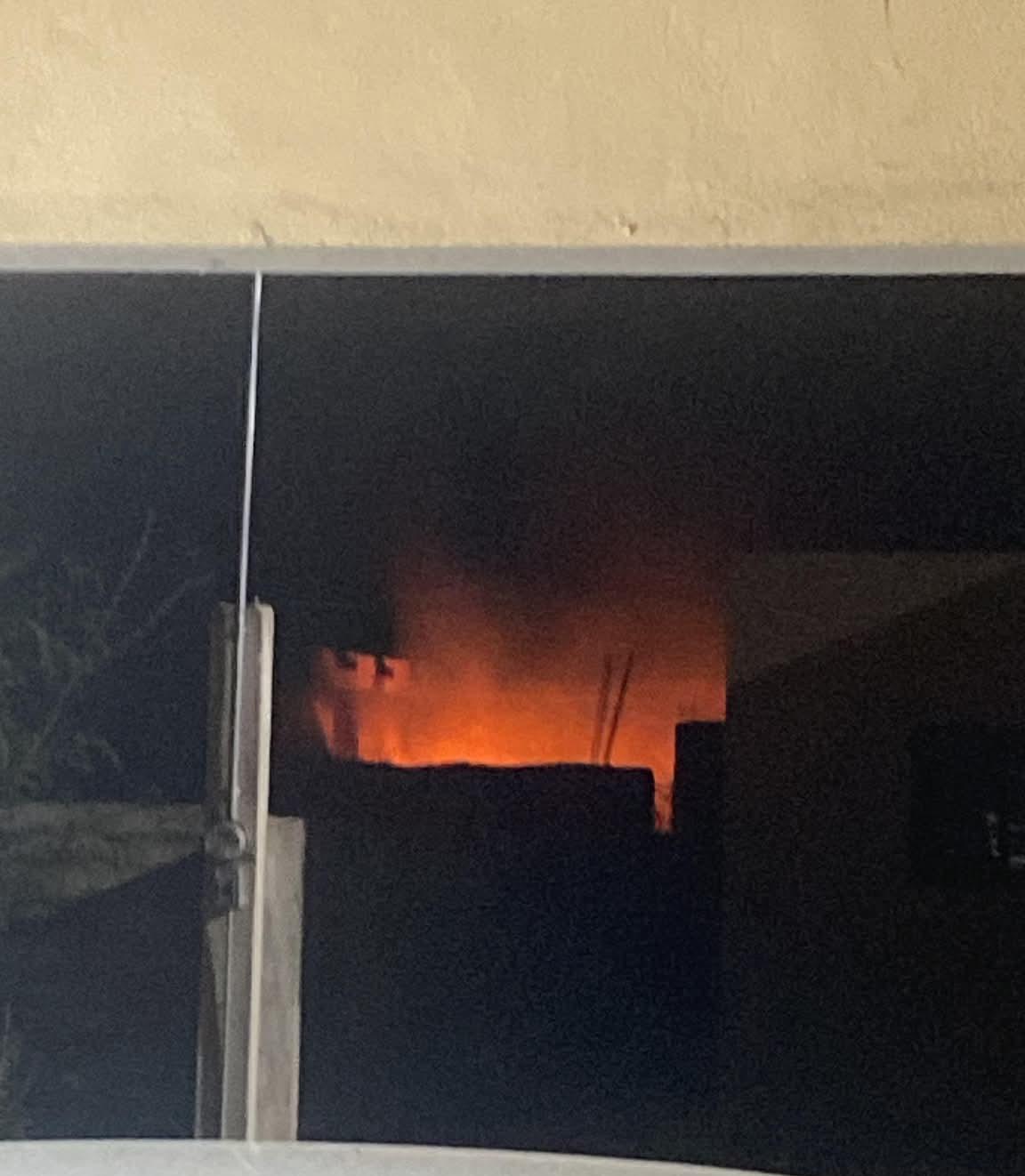 Movilización nocturna: Bomberos evitan que las llamas se extiendan