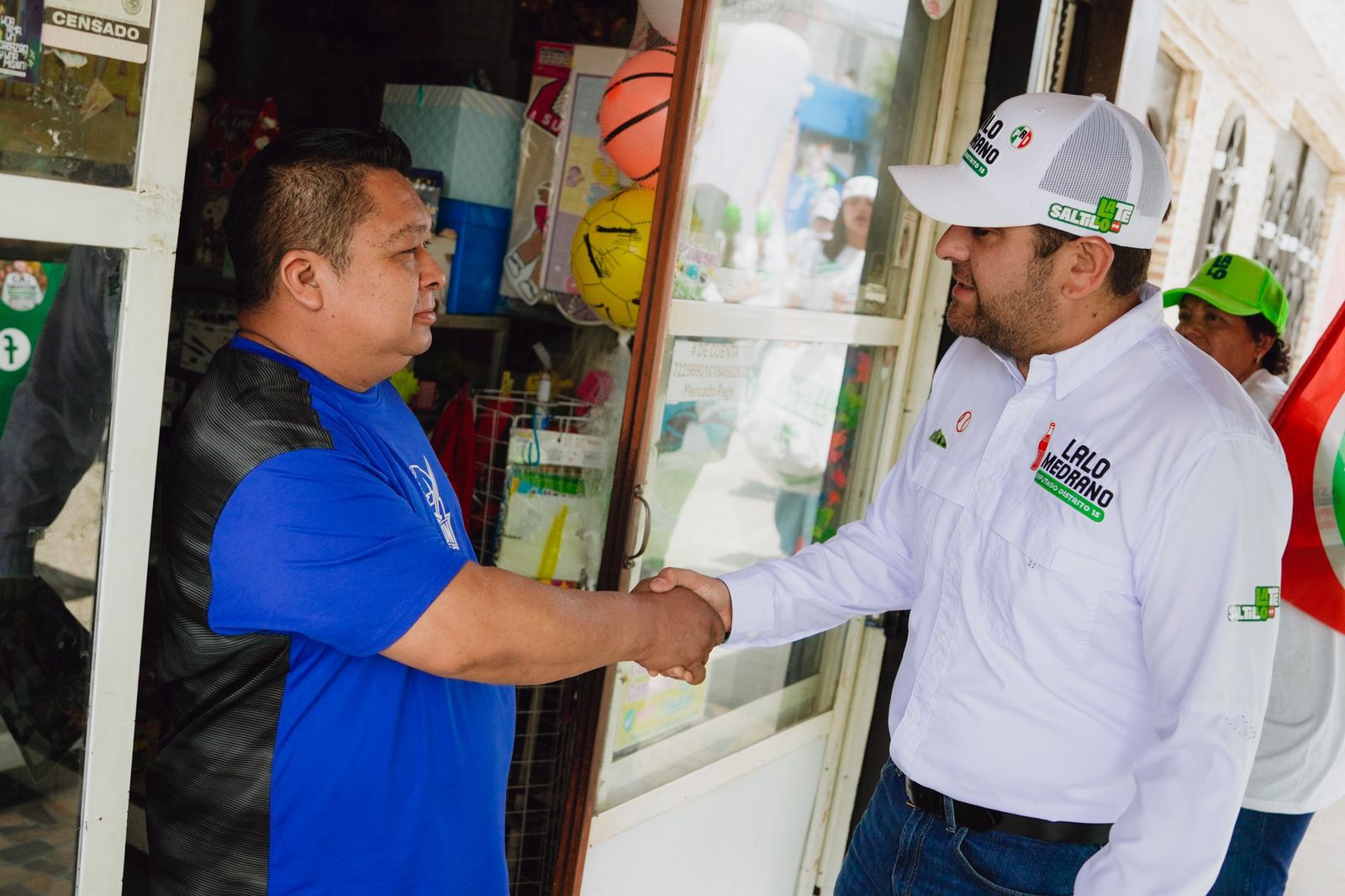 Fortalece Lalo Medrano diálogo con los vecinos del distrito 15