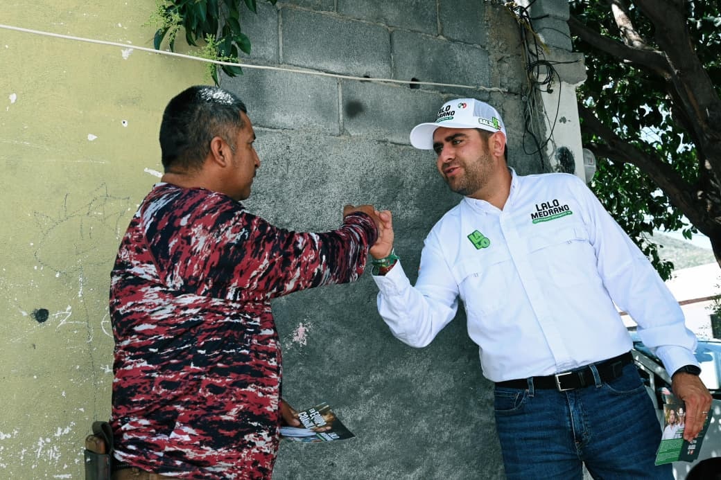 Va Lalo Medrano por más servicios para las colonias