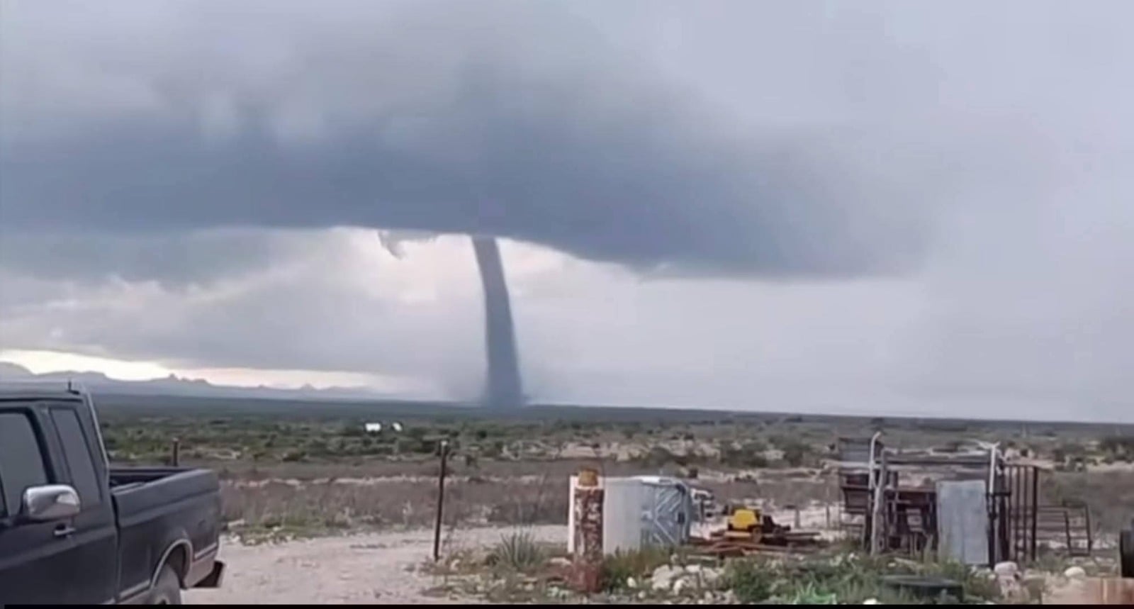 Activan medidas preventivas por temor a nuevos tornados