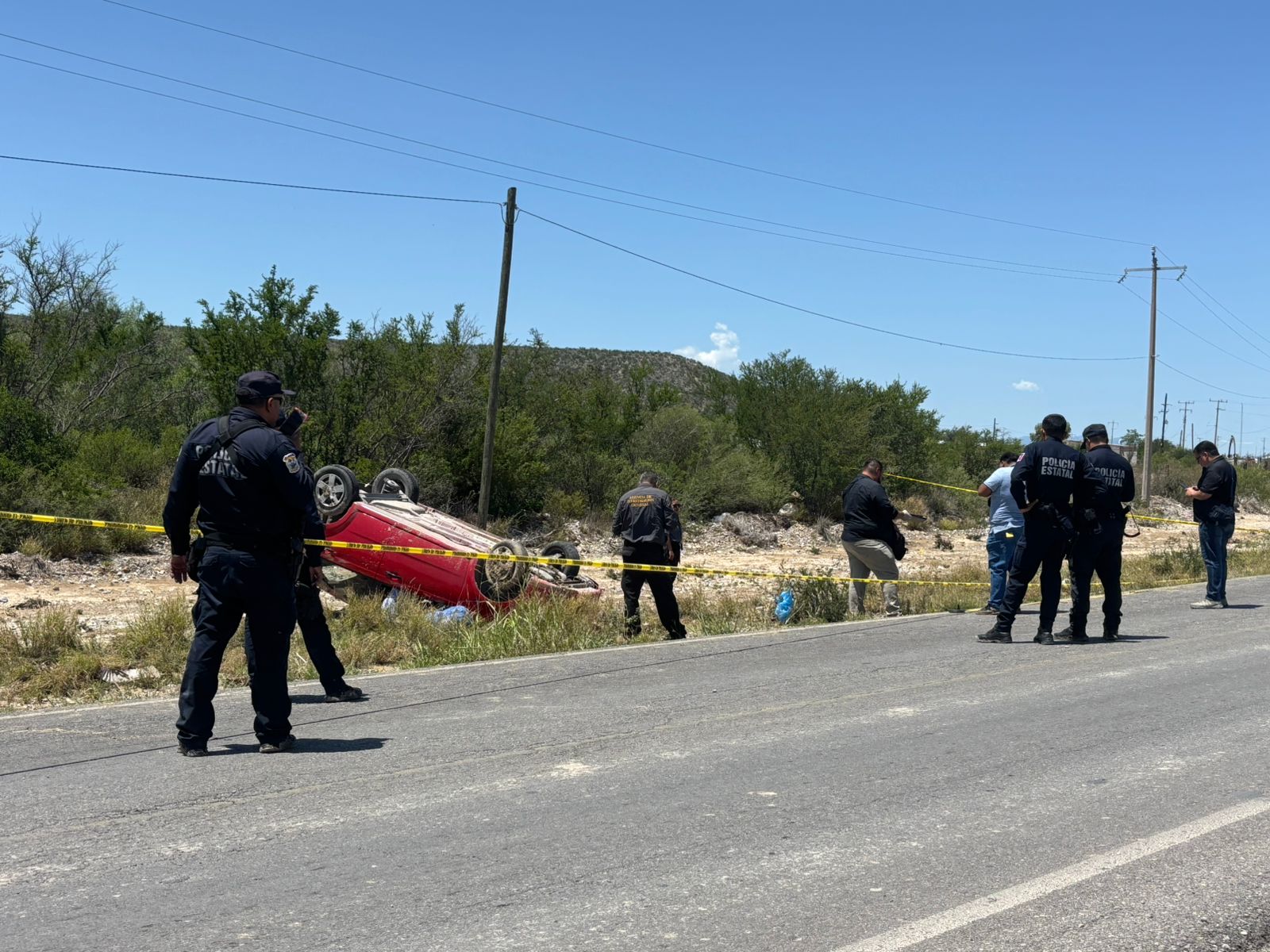Fallece hombre al volcar en la carretera a Candela