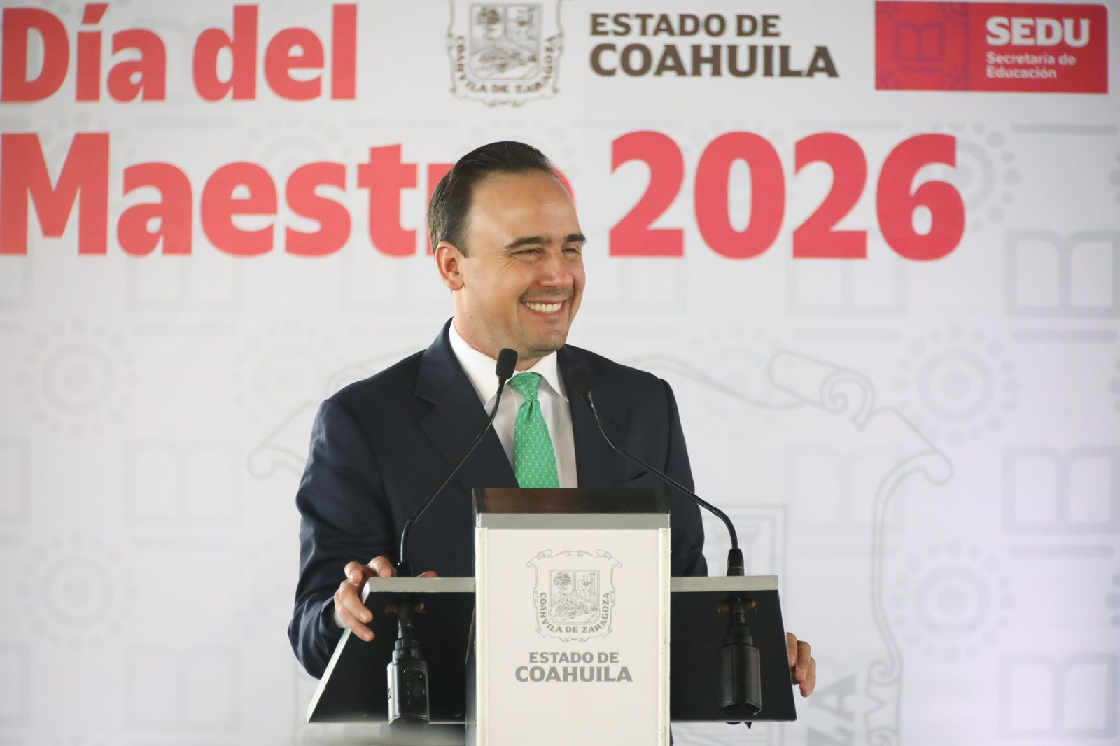 “Felicidades a los maestros de Coahuila”: Manolo Jiménez