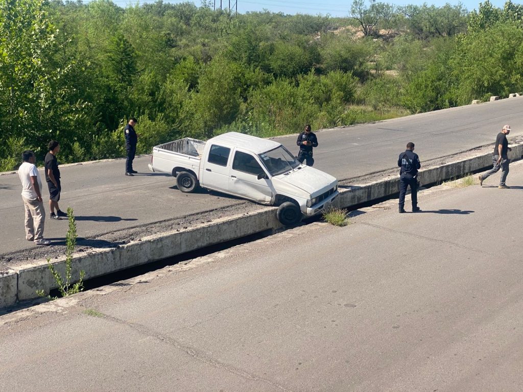 Pestañazo provoca un accidente sobre el puente del río Sabinas