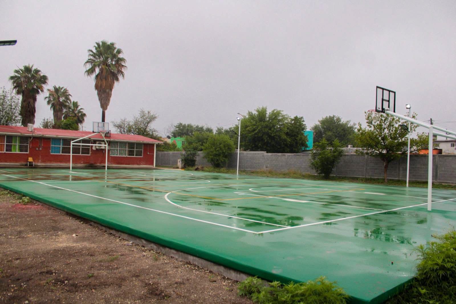 Supervisa alcaldesa obra deportiva en la Manuel Acuña