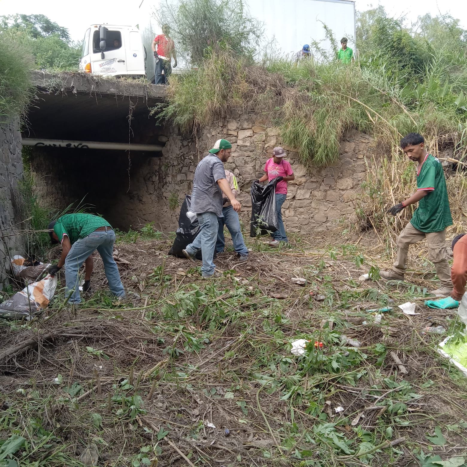 Refuerzan medidas de seguridad comunitaria en cauces de riesgo