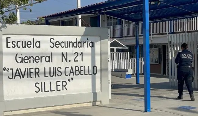 Atenta profesor contra su vida en secundaria