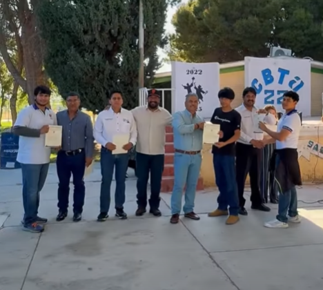 Entregan galardones a alumnos del CBTA 22