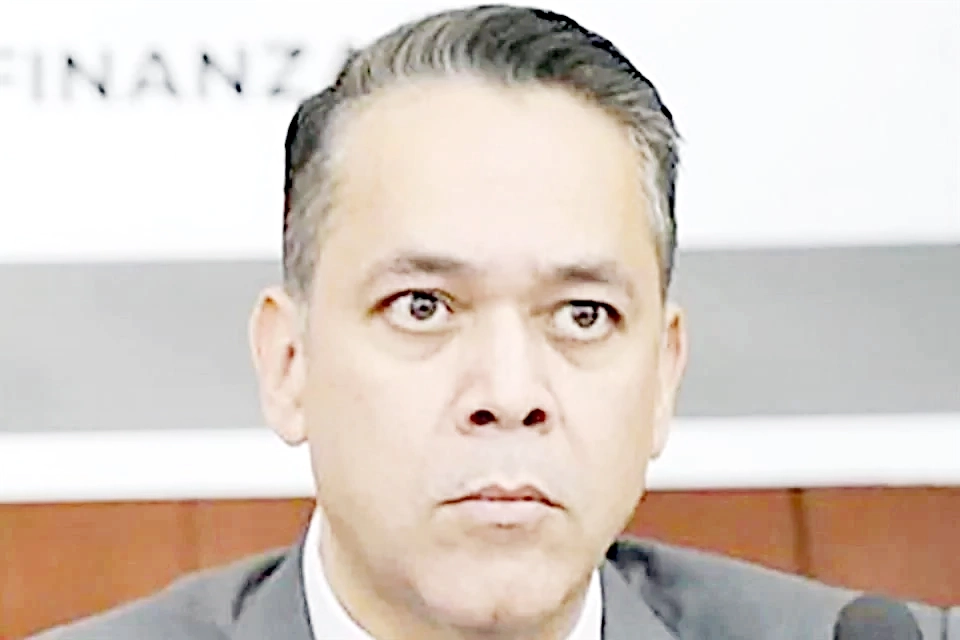 Se entrega ahora a EU ex titular de Finanzas de Rocha