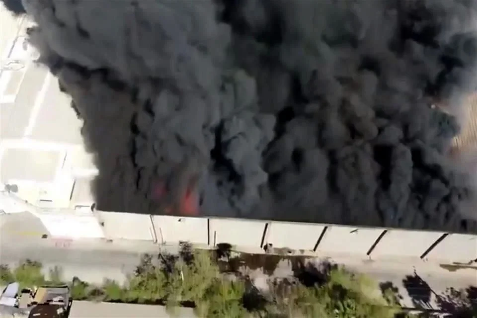 Suman seis muertos por incendio en plaza de Los Mochis