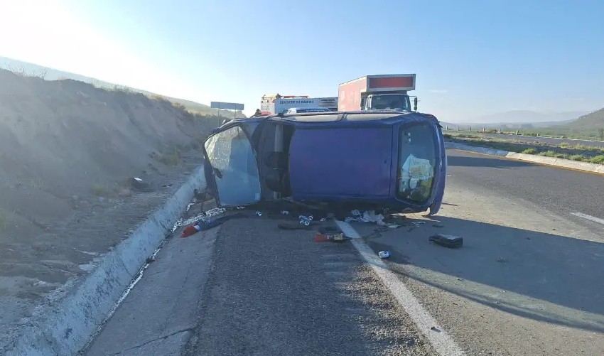 Pierde la vida al volcar en la Saltillo-Torreón