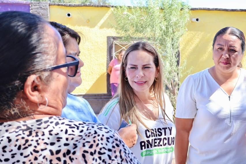 Reconoce Cristy Amezcua labor de docentes de Coahuila