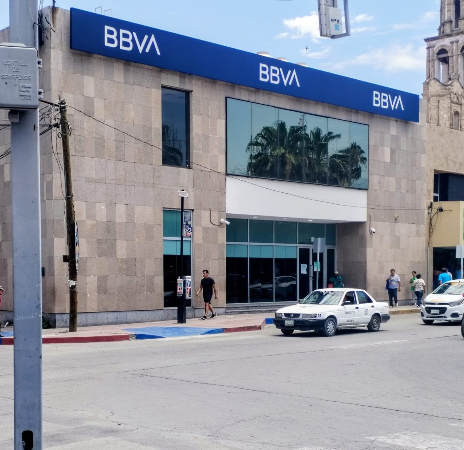 Le retiene BBVA cobro indebido a pensionado