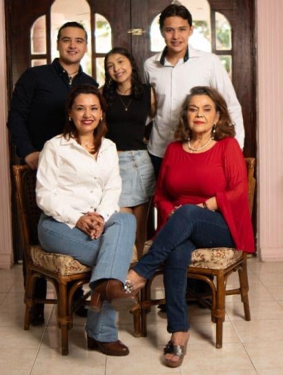 LAS MAMÁS SON EL MOTOR DE LAS FAMILIAS: ESRA CAVAZOS