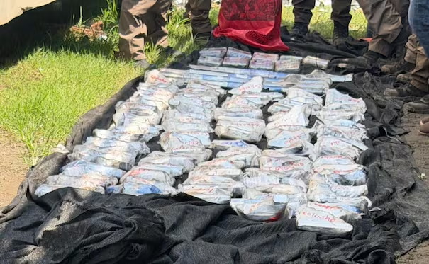 Hallan arsenal y c*caína en tráiler con chatarra en Tapachula, Chiapas; operativo militar en excentro nocturno La Cascada