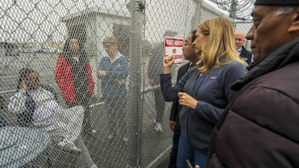 ICE niega el ingreso de la gobernadora de Nueva Jersey a cárcel migratoria donde detenidos se encuentran en huelga de hambre