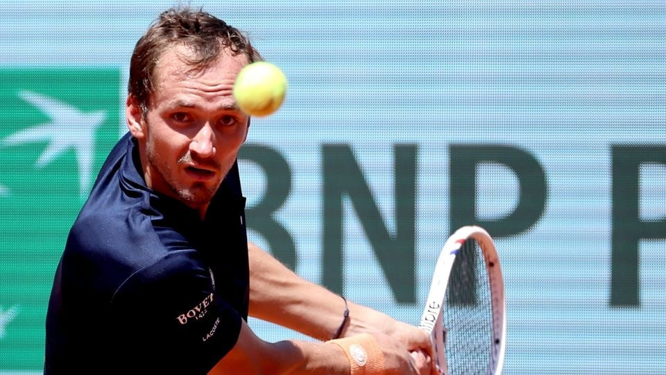Medvedev discute con su esposa en pleno partido de Roland Garros: “Todos tenemos calor, compórtate”; perdió la pelea y el juego