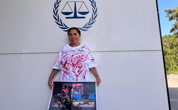 Desplazada indígena de Guerrero denuncia a «Los Ardillos» en la Corte Penal Internacional; «el mundo tiene que intervenir», dice