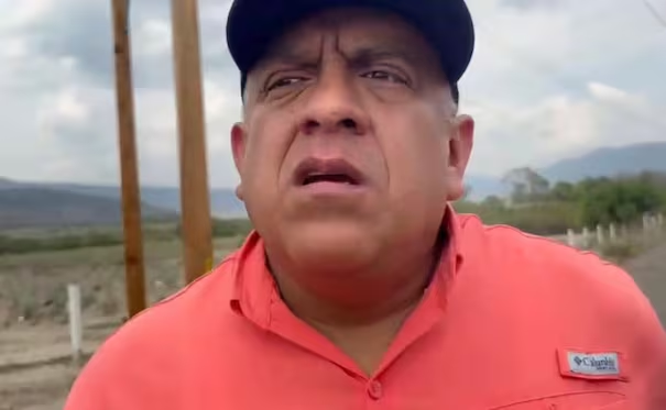 Alcalde de Mitla pide licencia indefinida tras agresión armada contra maestros de SNTE; pobladores confrontaron bloqueo en Oaxaca
