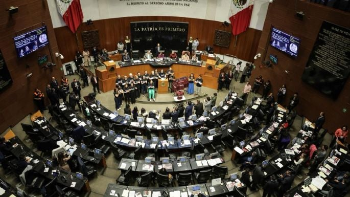 En albazo, senadores oficialistas aprueban crear comisión en INE para evitar «narcocandidaturas»