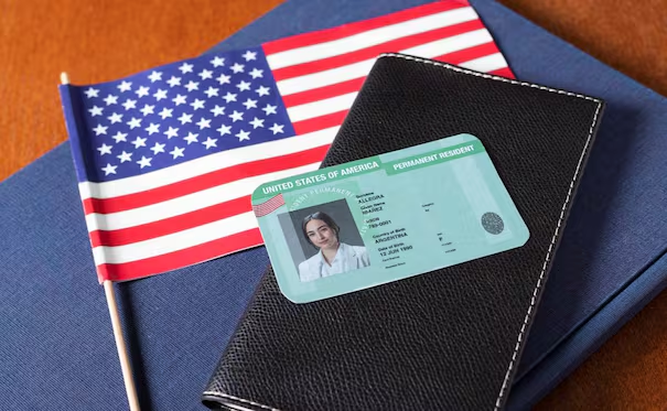 Gobierno de Trump da marcha atrás en norma sobre solicitudes de «green card», reporta New York Times; se aplicará «caso por caso»