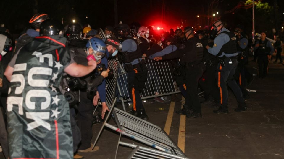 Decretan toque de queda en Newark tras disturbios frente a centro de detención de migrantes