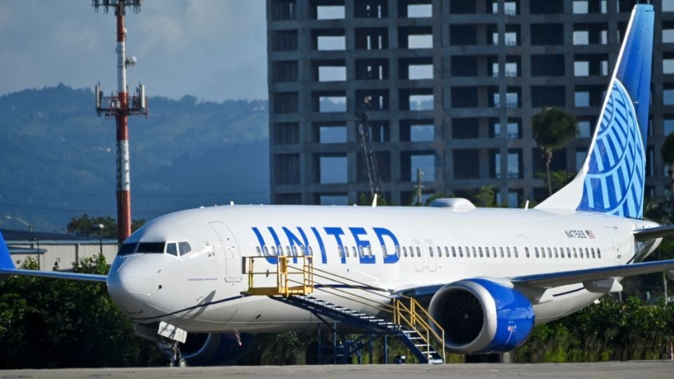 Regresa a Nueva York vuelo con destino a España por posible amenaza; dispositivo bluetooth desató la alerta de las autoridades