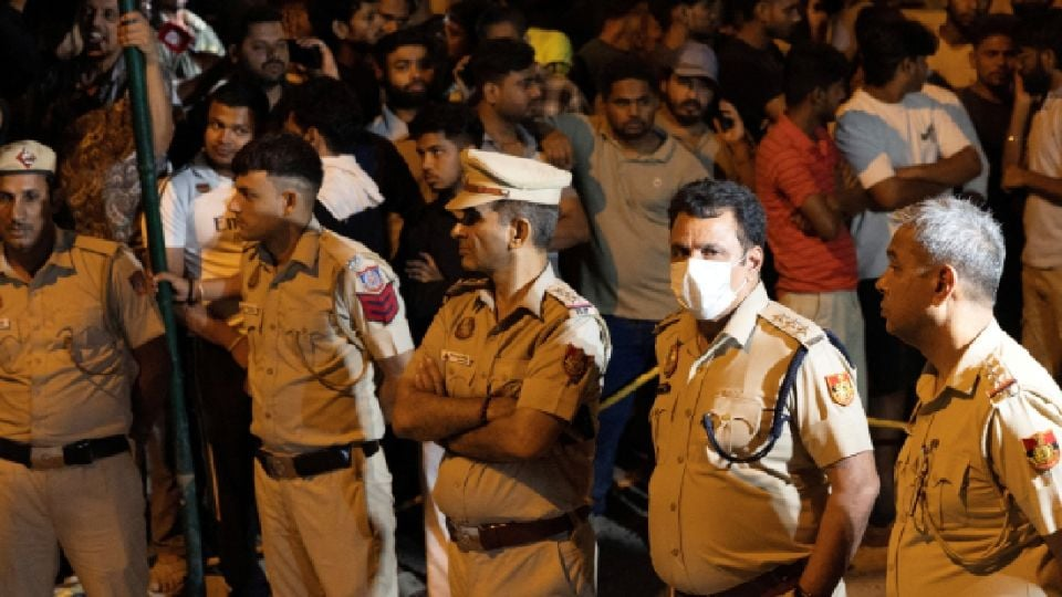 Colapsa un edificio comercial en Nueva Delhi; se reportan al menos seis fallecidos