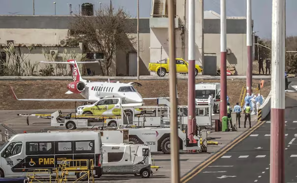 Evacúan en avión a 3 pacientes sospechosos de hantavirus en crucero MV Hondius; aterrizan en aeropuerto de Gran Canaria