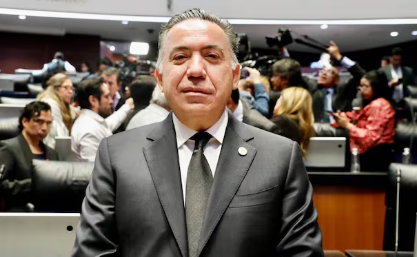 Enrique Inzunza sigue desaparecido; no ha pedido licencia en el Senado tras acusaciones de EU sobre nexos con el n*rco