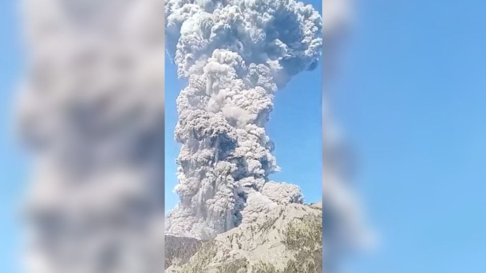 Recuperan cuerpo de senderista m*erto tras erupción en Indonesia; van tres fallecidos